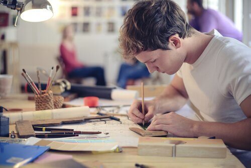 hombre-creando