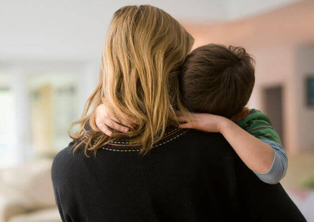 madre-con-hijo-autista