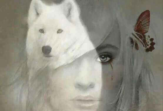 mujer-con-lobo-blanco