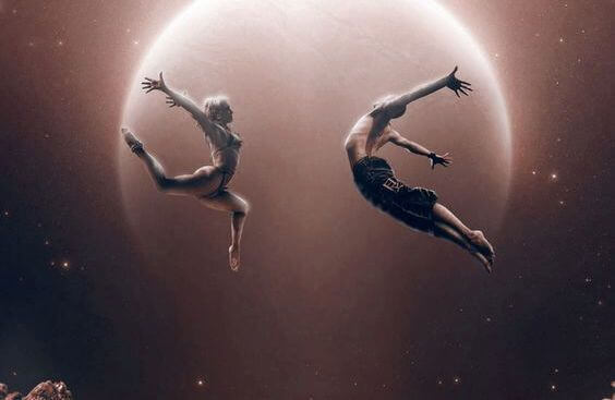 pareja-bailando-luna