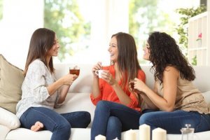 Amitié : les hommes et les femmes ne lui donnent pas la même définition
