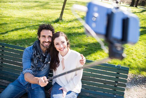 couple-selfie