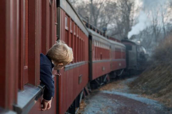 enfant-dans-un-train