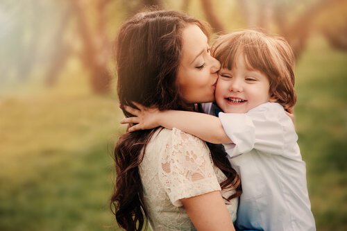 mere-bisou-a-son-fils