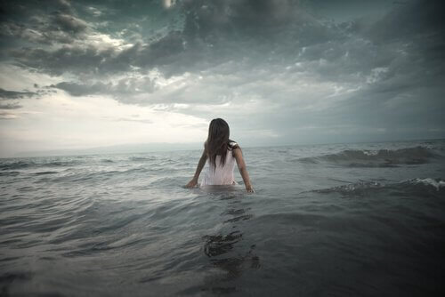 mujer-en-el-mar