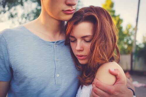 pareja-adolescente-tristr