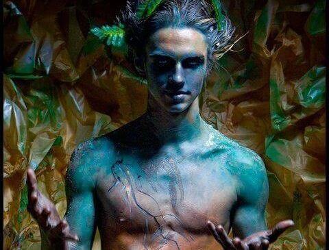 hombre-con-la-piel-azul