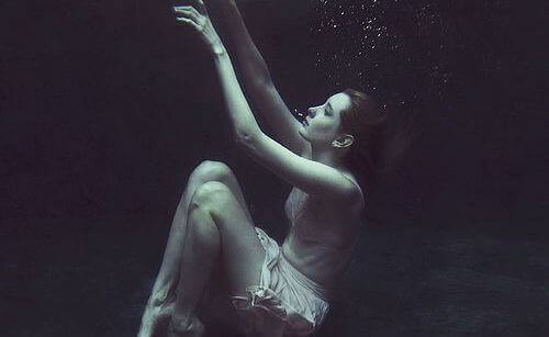mujer-debajo-del-agua-1
