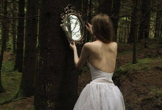 Si vous cherchez une personne qui change votre vie, regardez-vous dans le miroir