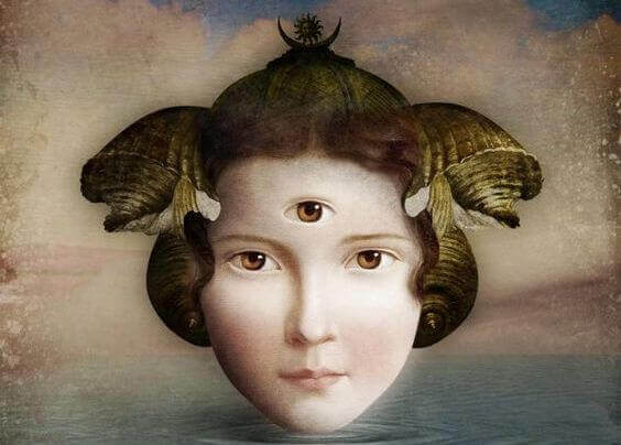 mujer-con-tres-ojos-pregunta