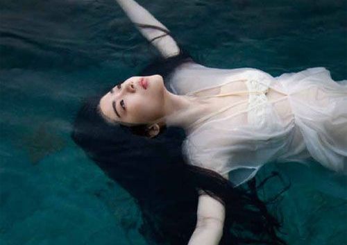 mujer-en-agua