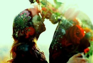 Heureux-ses, on étreint. Malheureux-ses, on achète.