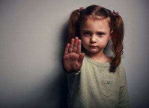 On n'éduque pas ses enfants avec des claques, mais avec de la tendresse