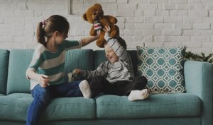 Les grands frères/grandes sœurs : entre rires et exemple à suivre