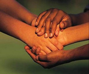 Être avec les hommes et non au-dessus d'eux nous rend meilleur-e-s