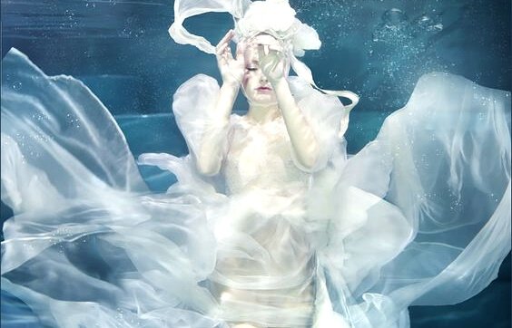 femme-sous-l'eau