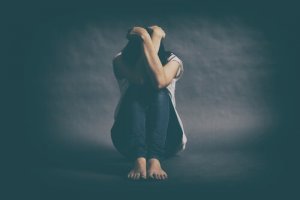 Dépression majeure : qu'est-ce qui la cause et comment se traite-t-elle ?