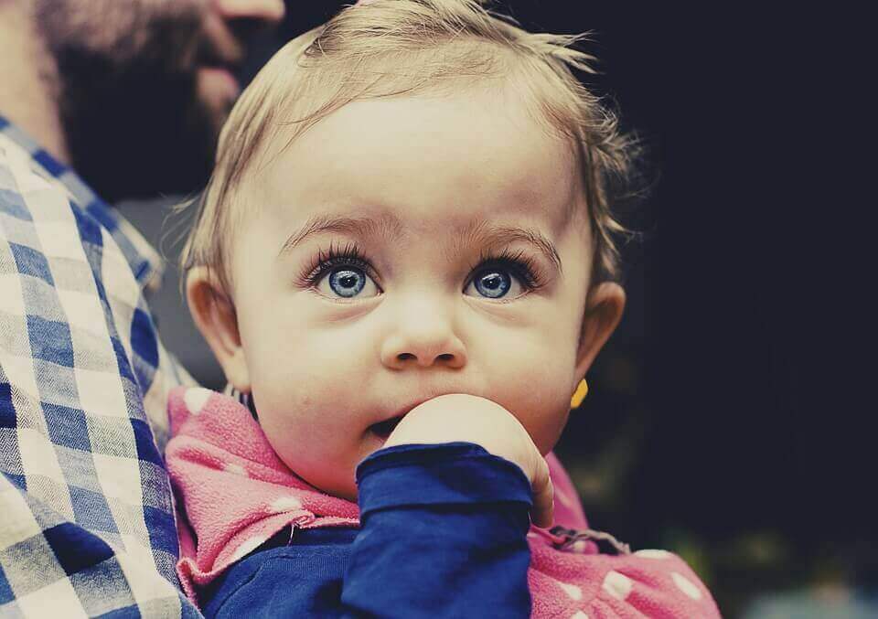 Savez-vous ce qu'apprend à faire un bébé entre 4 et 6 mois ?