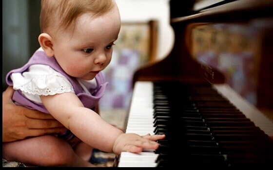 l'intelligence musicale doit être favorisée dès le plus jeune âge