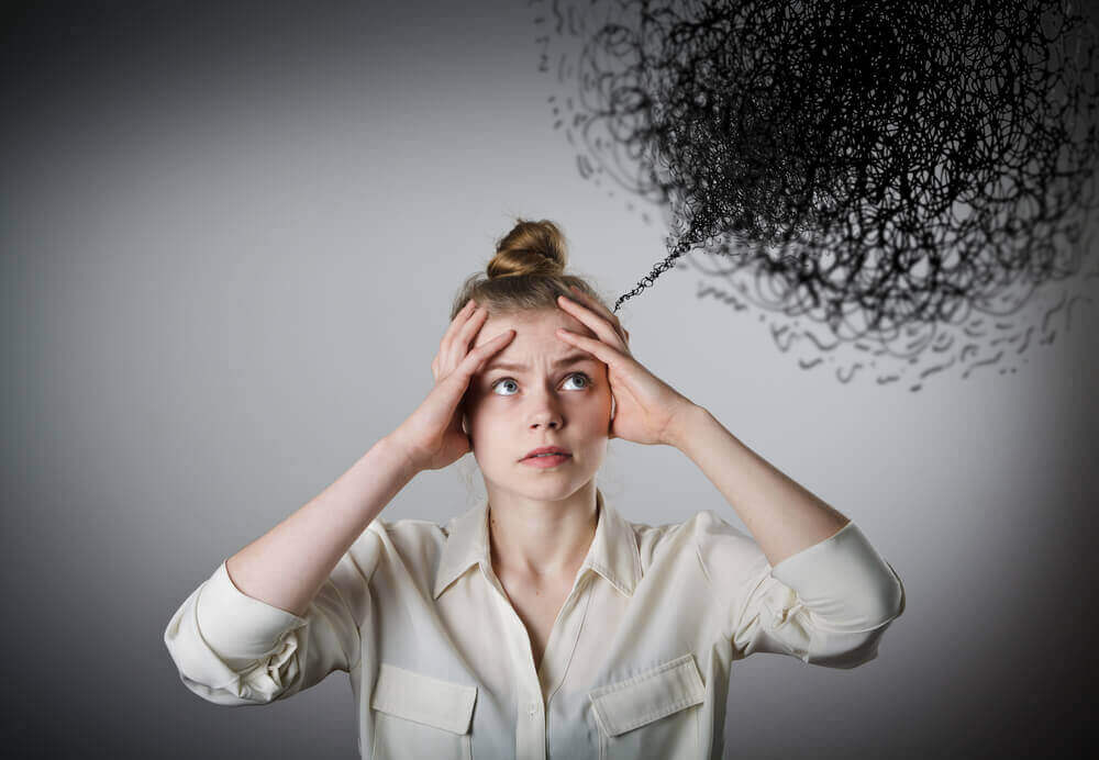 femme ayant des pensées négatives