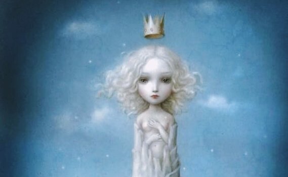 filette avec couronne