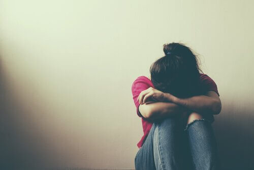 femme souffrant de trouble d'évitement expérientiel