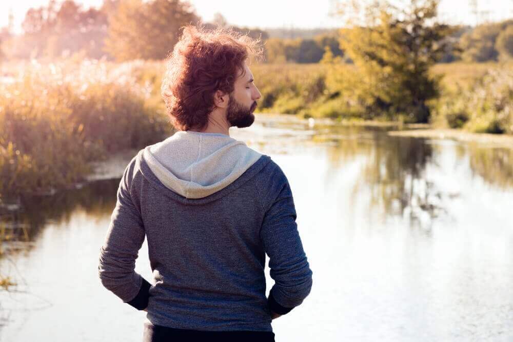 homme plein de motivation intrinsèque