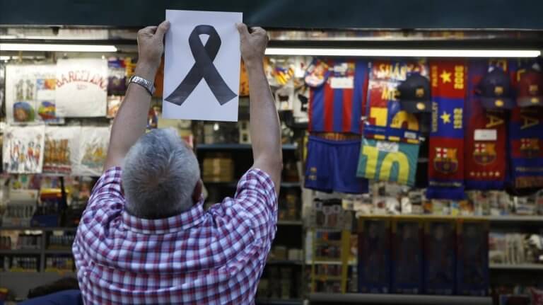 les gens bien victimes d'attentats terroristes à Barcelone