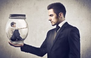 7 caractéristiques qui définissent un-e chef-f toxique