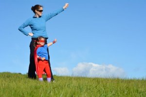 Les enfants dans l'ombre des super-mamans