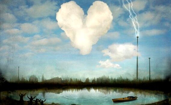 nuage en forme de coeur sur un étang
