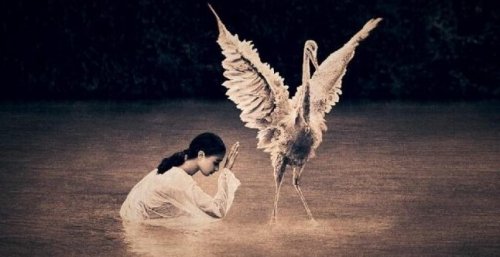 enfant avec oiseau