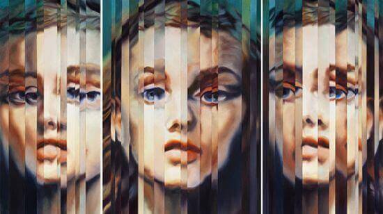 visage de femme tripliquée sur un miroir