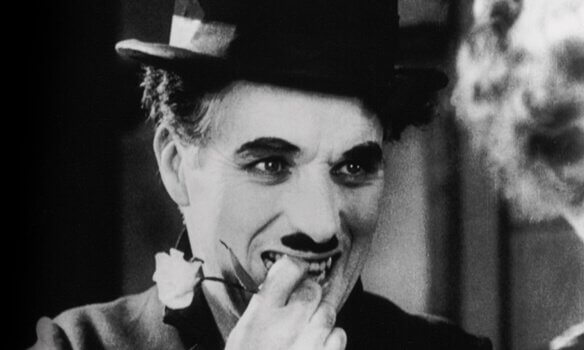 Le jour où je me suis aimé pour de vrai : le merveilleux poème de Charlie Chaplin