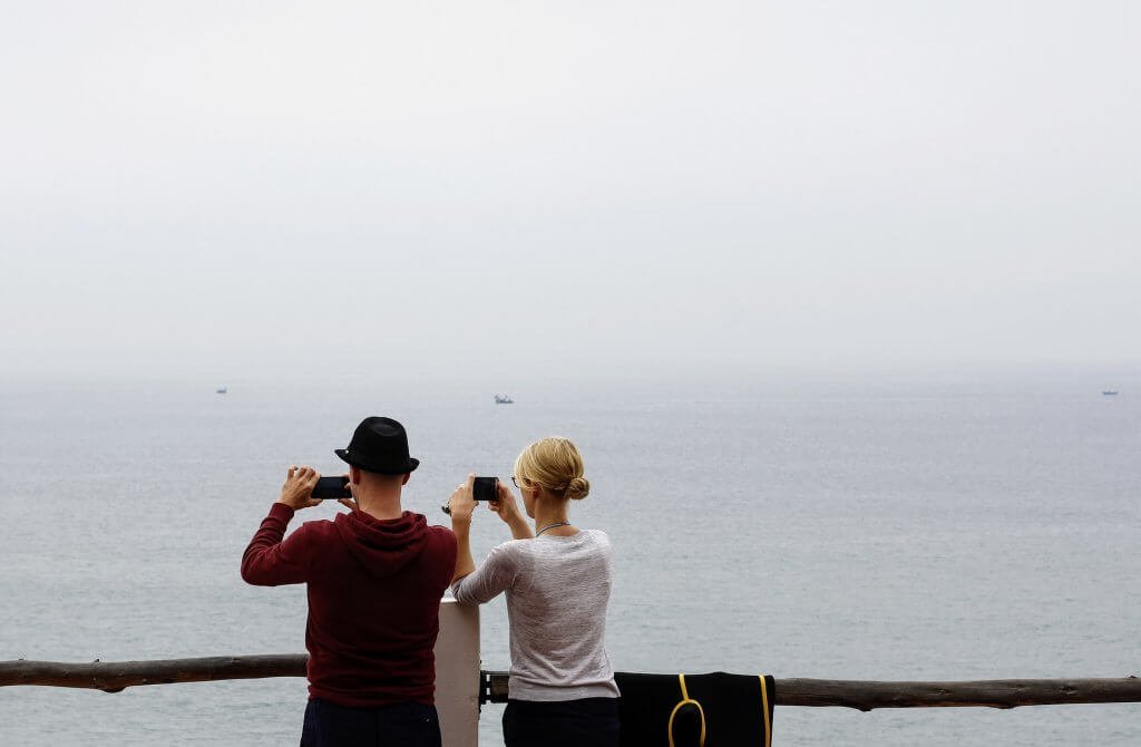 couple connecté sur les réseaux