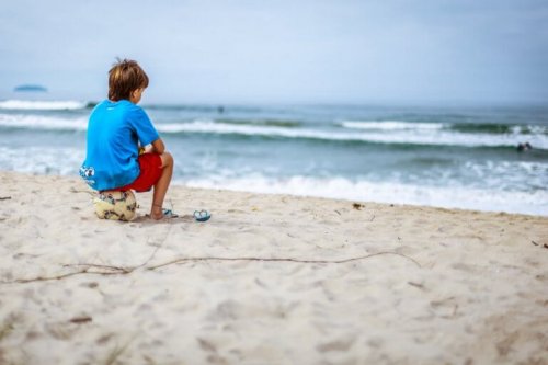 enfant qui a appris la mort d'un être cher