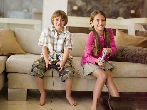 enfants jouant à des jeux vidéos