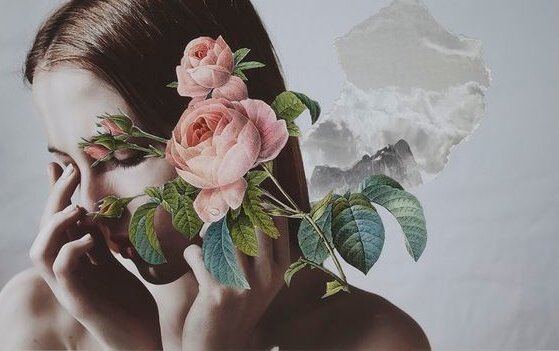 femme avec des roses