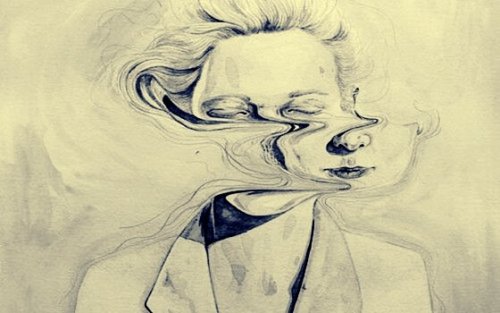 femme avec le visage tordu