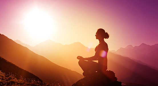 femme pratiquant le wellness