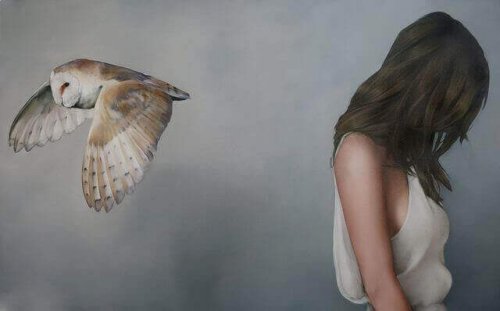 femme pessimiste et chouette