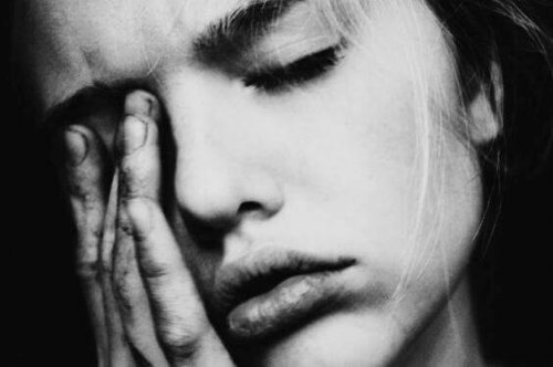 femme qui essaye de revivre après un trauma