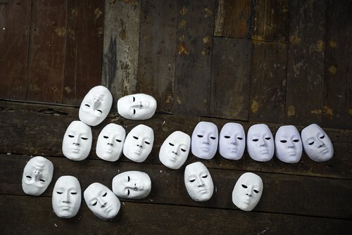 masques au sol