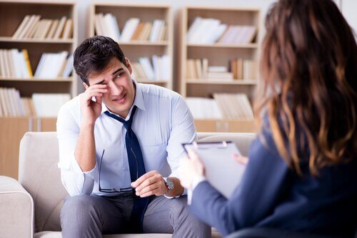 psychologue et patient qui établissent une bonne alliance thérapeutique