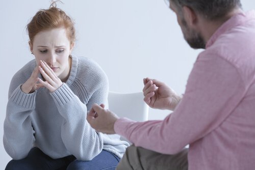 psychologue et patiente qui établissent une bonne alliance thérapeutique