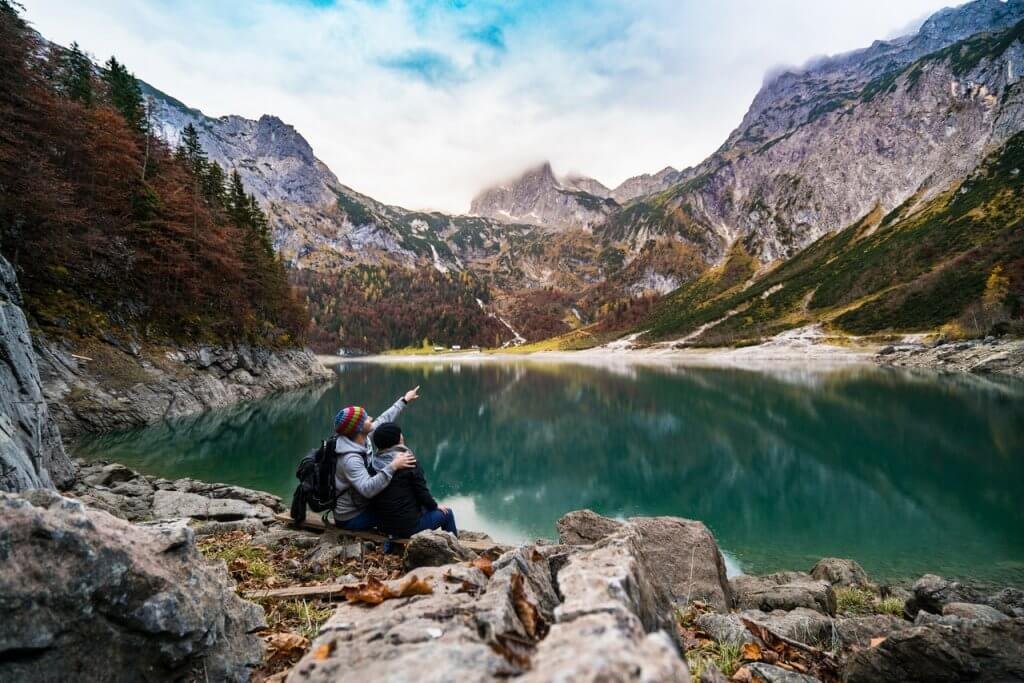 ami-e-s dans la montagne