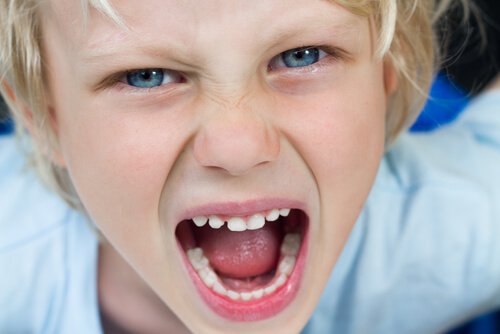enfant qui crie