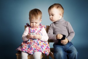 3 bonnes raisons de ne pas laisser votre téléphone portable à un enfant