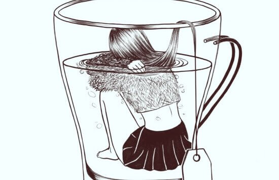 femme dans une tasse de thé