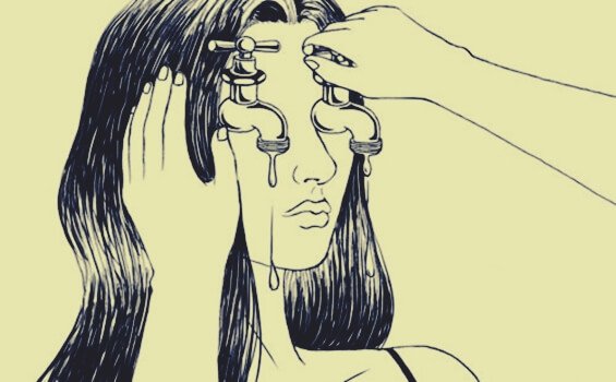 femme ayant des robinets à la place des yeux